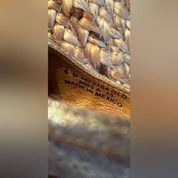 Frye Women's Carson Metallic Gold ballet shoes; size 6; Preloved & very comfy - Picture 9 of 15